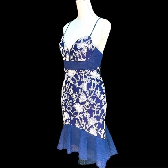 FOXIEDOX Blue/White Embroidered Tulip Dress NEW 4 - Picture 4 of 12